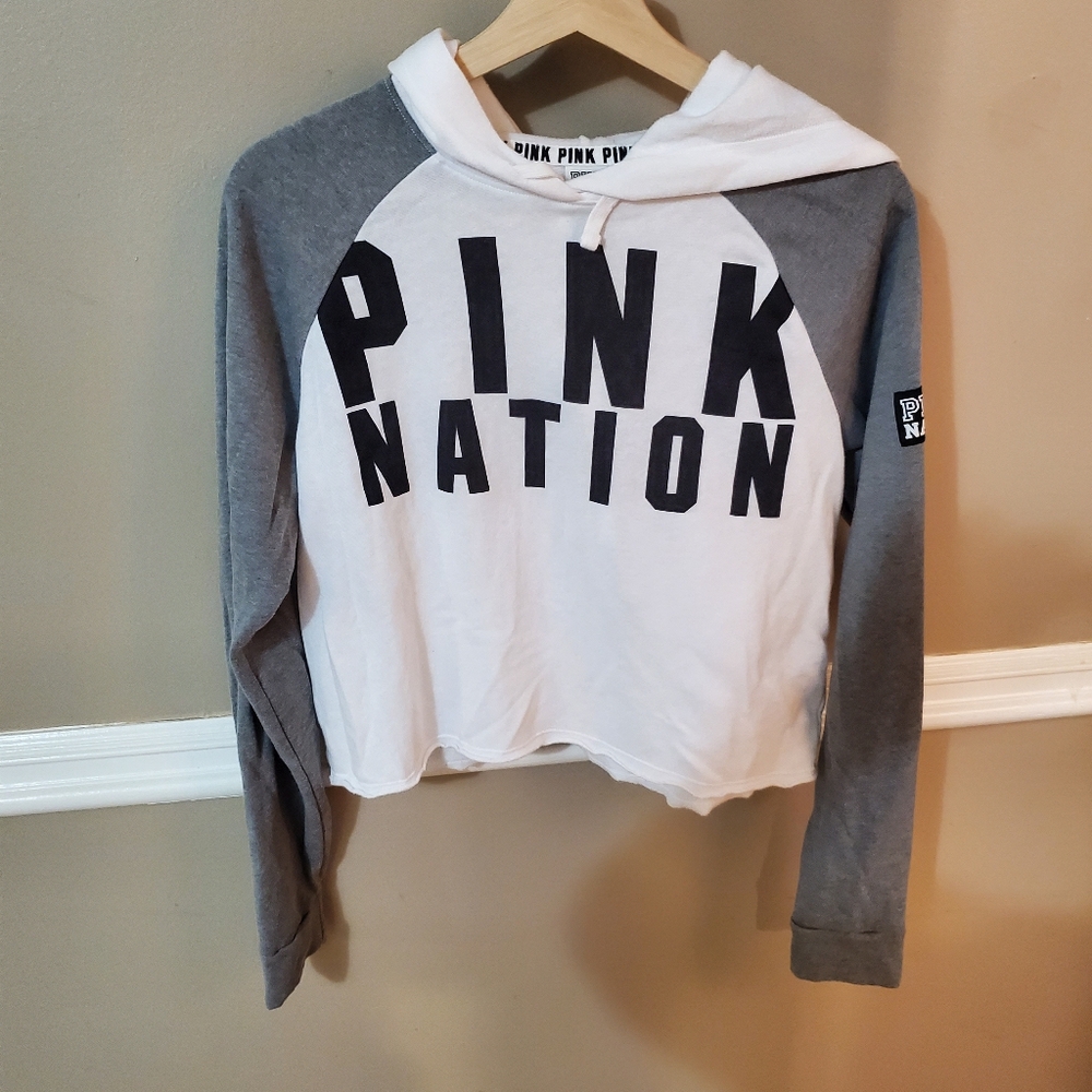 pink top